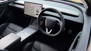Интерьер Tesla Model 3